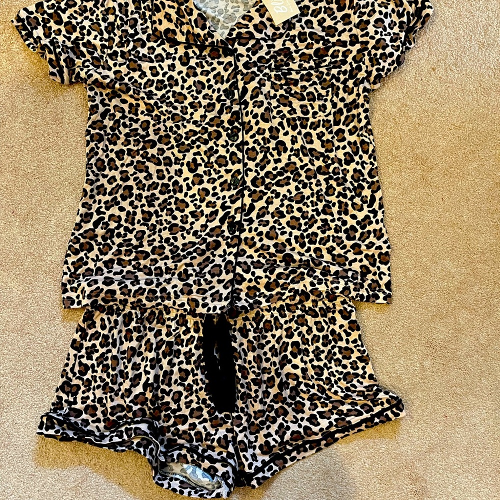 Summer PJs Sooooocute. XL ( they are a smaller XL). Smoke free home and pet free